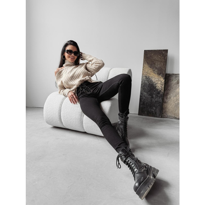 SWETER Z GOLFEM Z WYCIĘCIEM NA RAMIENIU GUZIKI OLAVOGA ASHLEY BEIGE