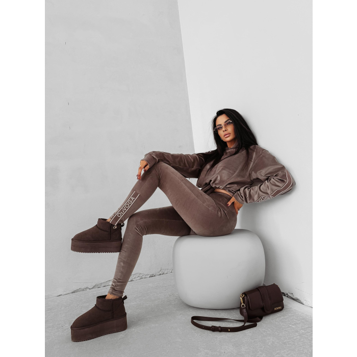 KOMPLET DRES DAMSKI WELUROWY HAFT LAMPASY OLAVOGA VELVET AURA LATTE