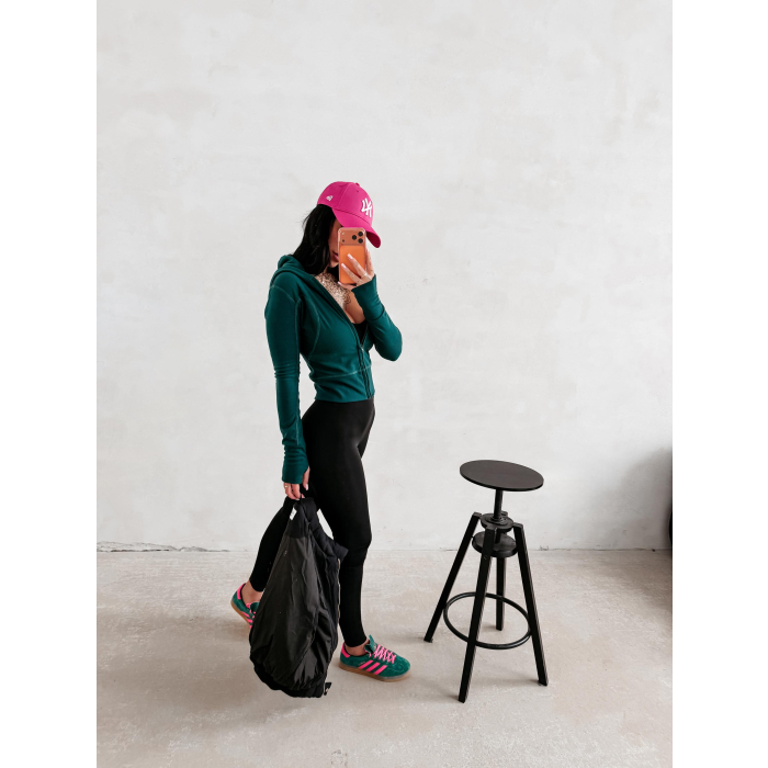 BLUZA DAMSKA SLIM NA ZAMEK Z KAPTUREM OLAVOGA EMERA DEEP GREEN